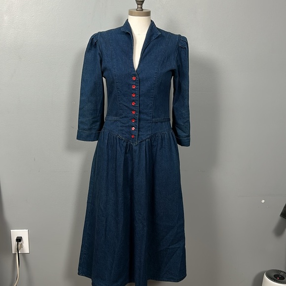 Vintage Soft Blue Denim Button Down Front V-neck drop basque waist belted - Picture 3 of 14